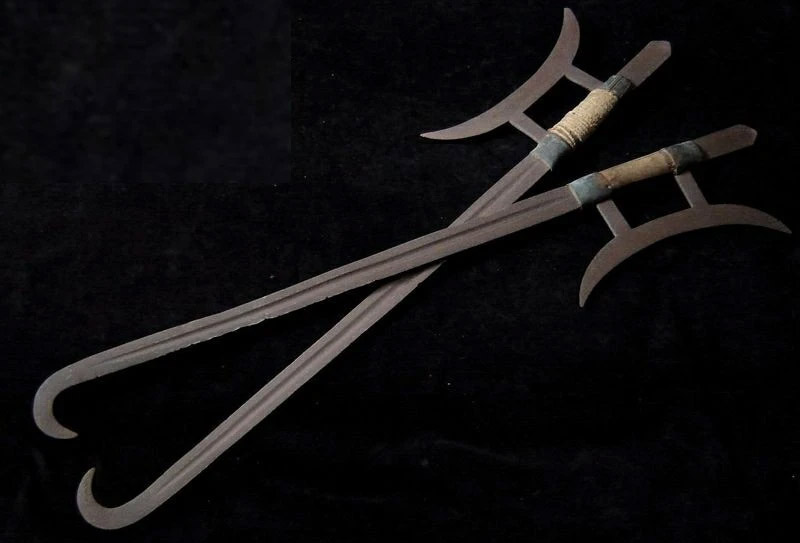 Chinese hook sword Shuang Gou pair with hooked blades Chinese hook sword Shuang Gou pair with hooked blades