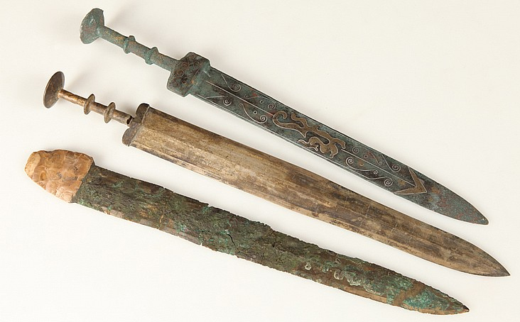 File:Two Bronze Knives - Shang Dynasty.jpg - Wikipedia