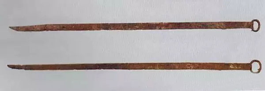 Ancient Chinese Huan Shou Dao with a distinctive ring pommel from the Han Dynasty