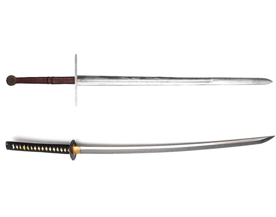 A visual comparison between double edged and single edged sword blade designs A visual comparison between double edged and single edged sword blade designs