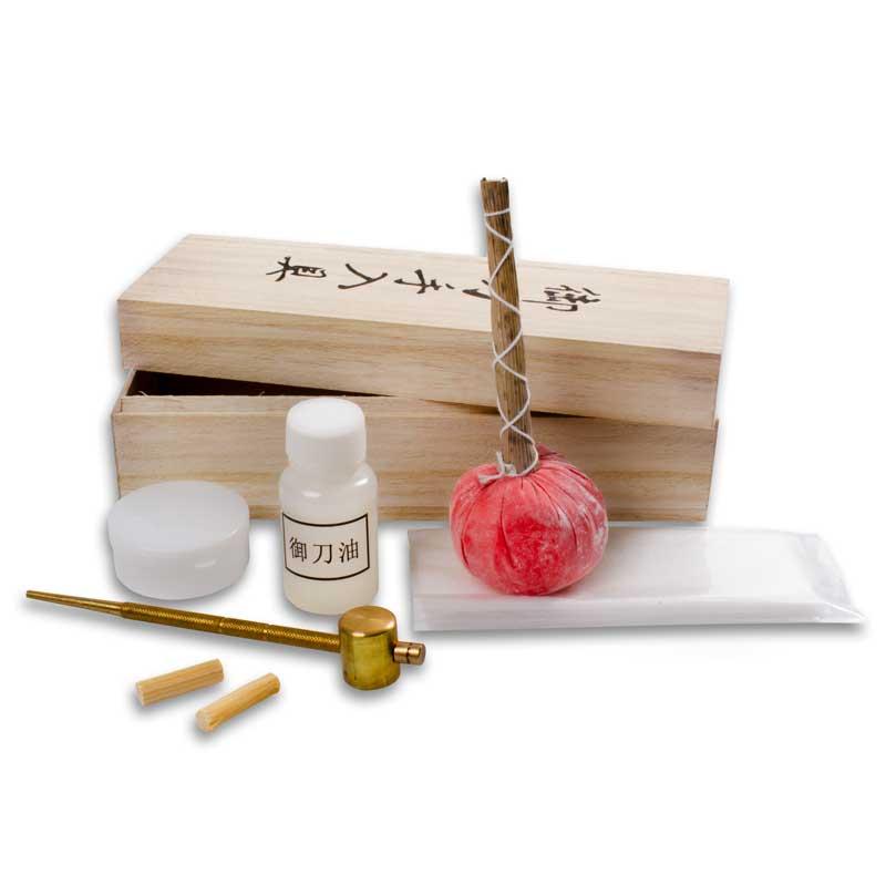 Traditional katana maintenance kit with uchiko powder and sword oil Traditional katana maintenance kit with uchiko powder and sword oil