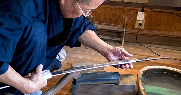 How the japanese sword was sharpened?